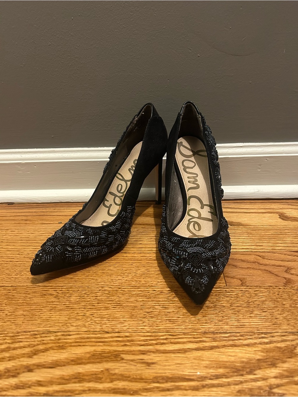 Sam Edelman black beaded/embellished pointed-toe pumps fair condition size 6.5
